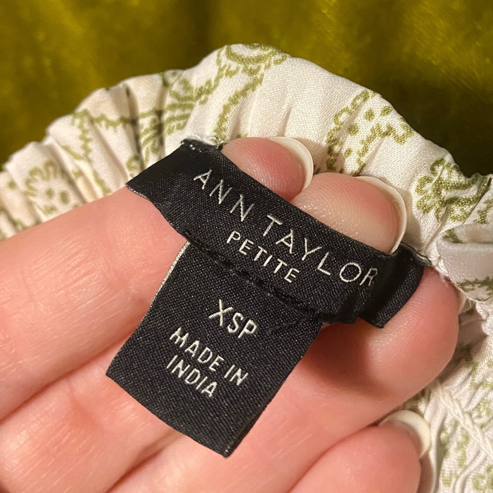 EUC - Ann Taylor Petite - white/sage green blouse - XSP - Picture 2 of 3